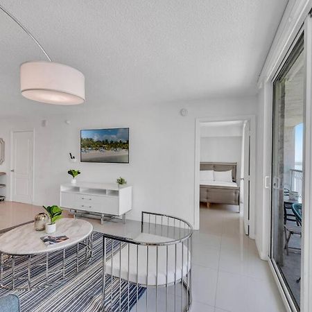 Luxurious Private Unit With Parking Lägenhet Miami Exteriör bild