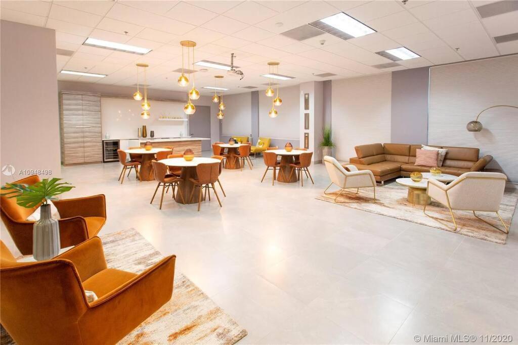 Luxurious Private Unit With Parking Lägenhet Miami Exteriör bild