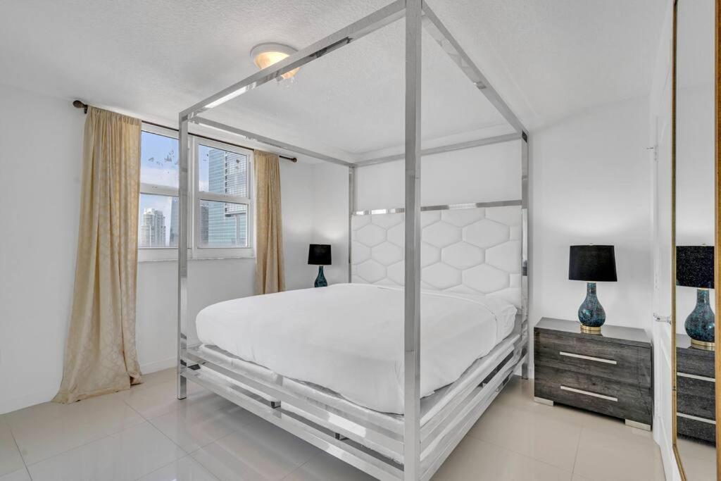 Luxurious Private Unit With Parking Lägenhet Miami Exteriör bild