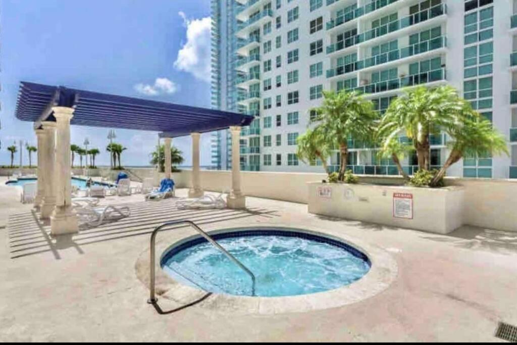 Luxurious Private Unit With Parking Lägenhet Miami Exteriör bild