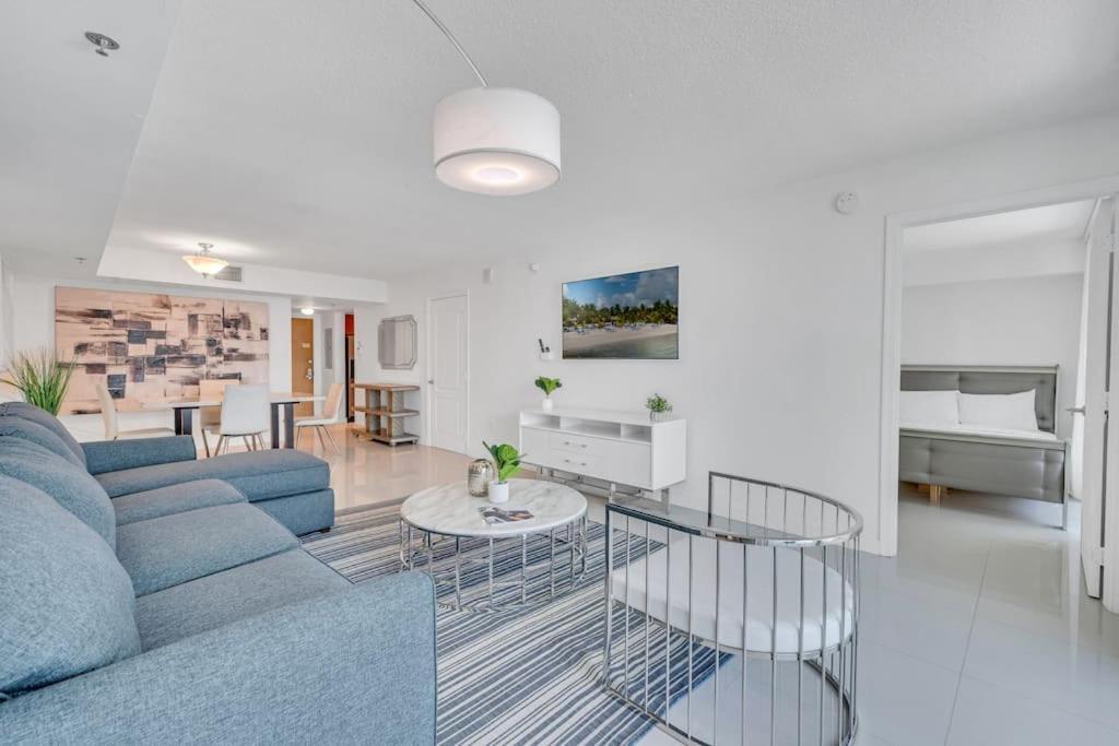 Luxurious Private Unit With Parking Lägenhet Miami Exteriör bild