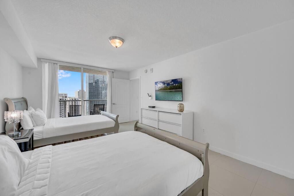 Luxurious Private Unit With Parking Lägenhet Miami Exteriör bild