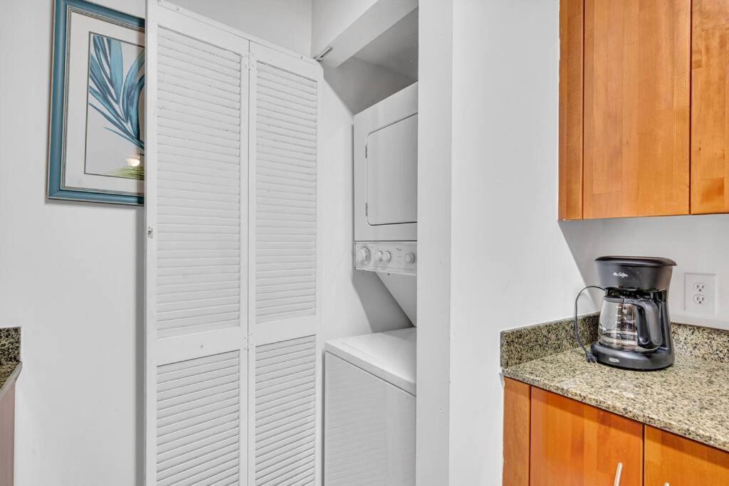 Luxurious Private Unit With Parking Lägenhet Miami Exteriör bild