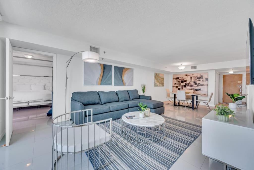 Luxurious Private Unit With Parking Lägenhet Miami Exteriör bild