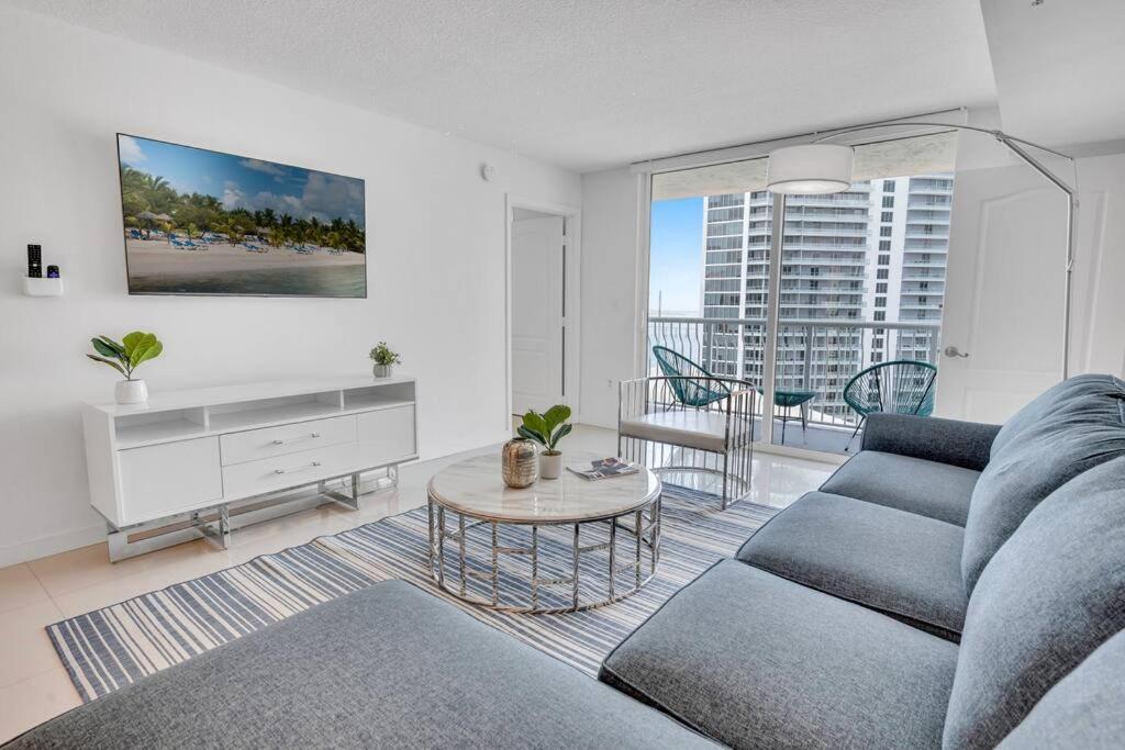Luxurious Private Unit With Parking Lägenhet Miami Exteriör bild