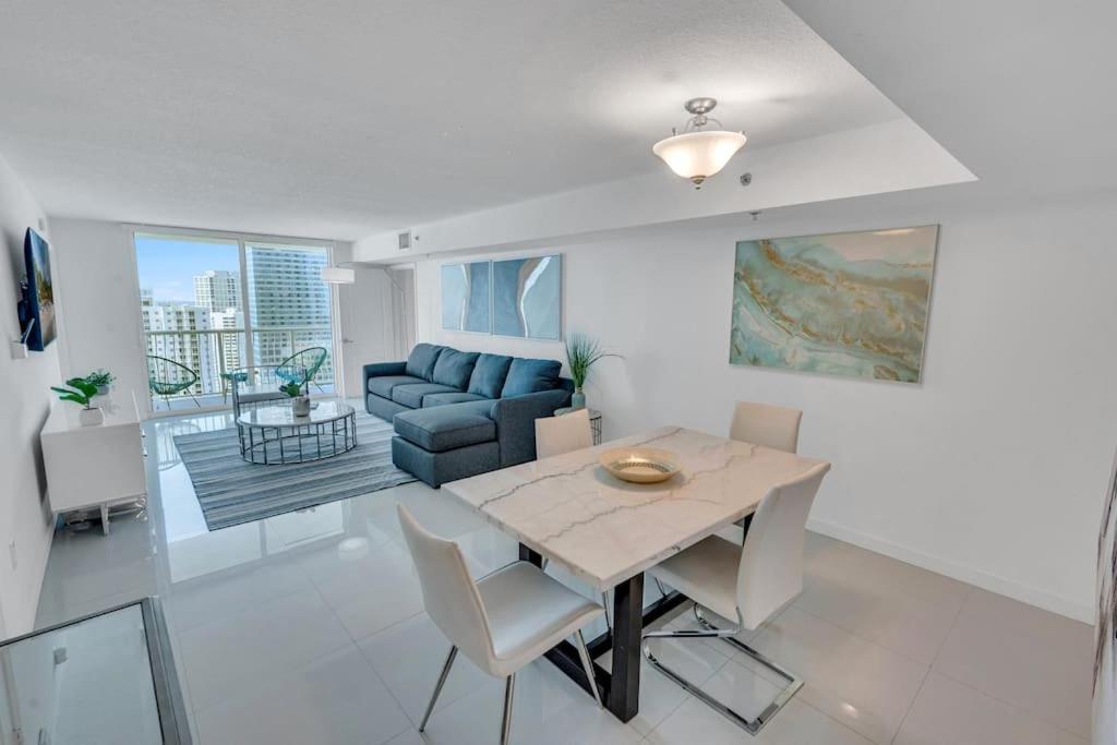 Luxurious Private Unit With Parking Lägenhet Miami Exteriör bild