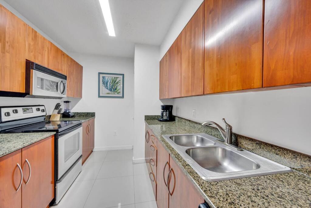 Luxurious Private Unit With Parking Lägenhet Miami Exteriör bild