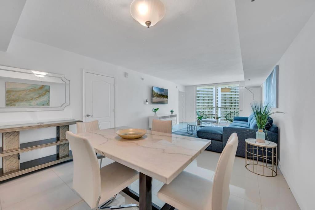 Luxurious Private Unit With Parking Lägenhet Miami Exteriör bild