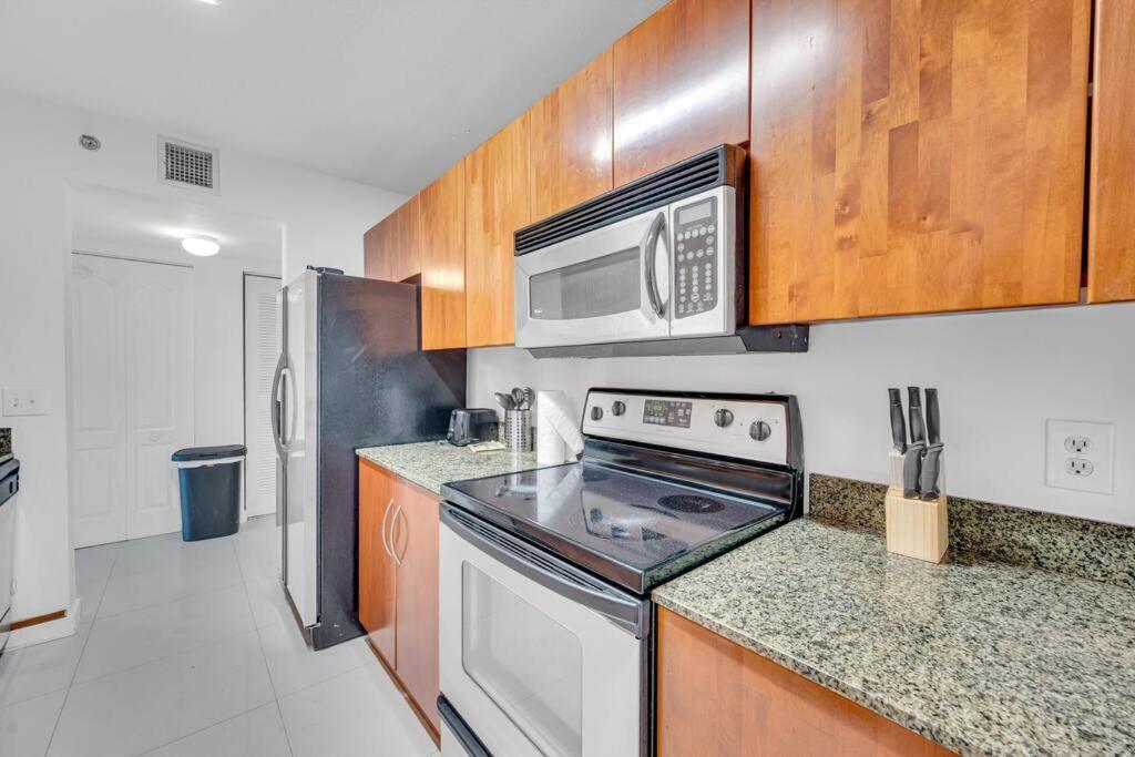 Luxurious Private Unit With Parking Lägenhet Miami Exteriör bild